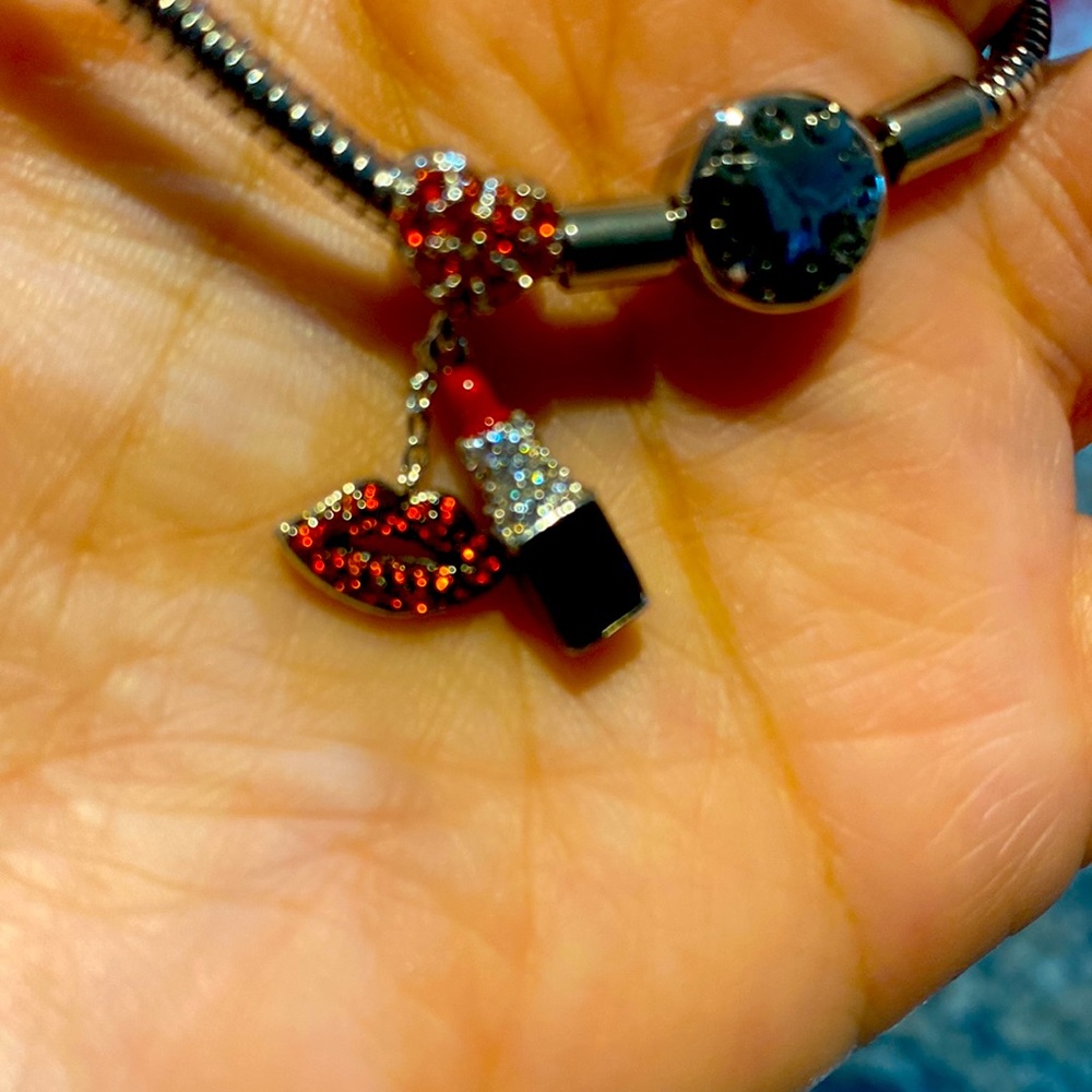 Gnoce New York Silver charm bracelet silver lipstick/lip charms. Verification!